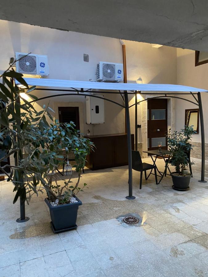 Il Cortiletto28 Rooms & House Syrakuzy Zewnętrze zdjęcie