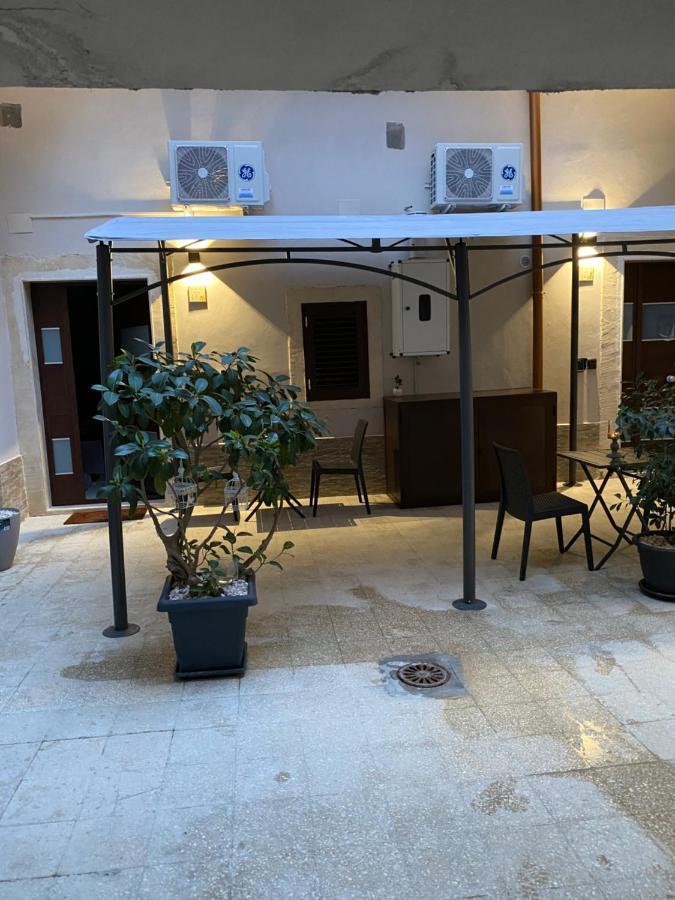 Il Cortiletto28 Rooms & House Syrakuzy Zewnętrze zdjęcie